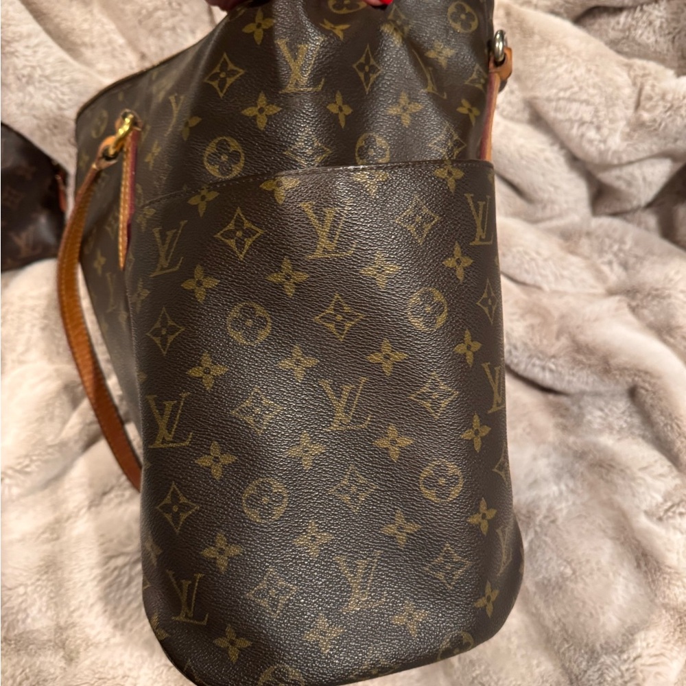 Louis Vuitton Classic Monogram Totally “GM” - Picture 11 of 16